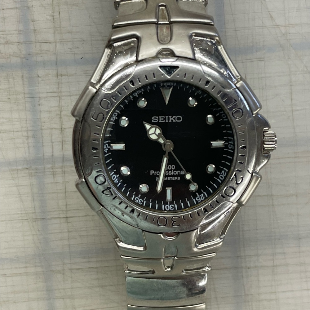 SEIKO SE-560 H BLACK DIAL Silvertone band! Working GREAT - Picture 5 of 10